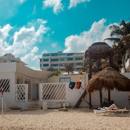 Beachfront Apartments Канкун Экстерьер фото