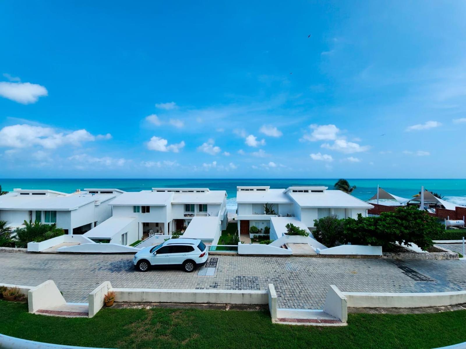 Beachfront Apartments Канкун Экстерьер фото