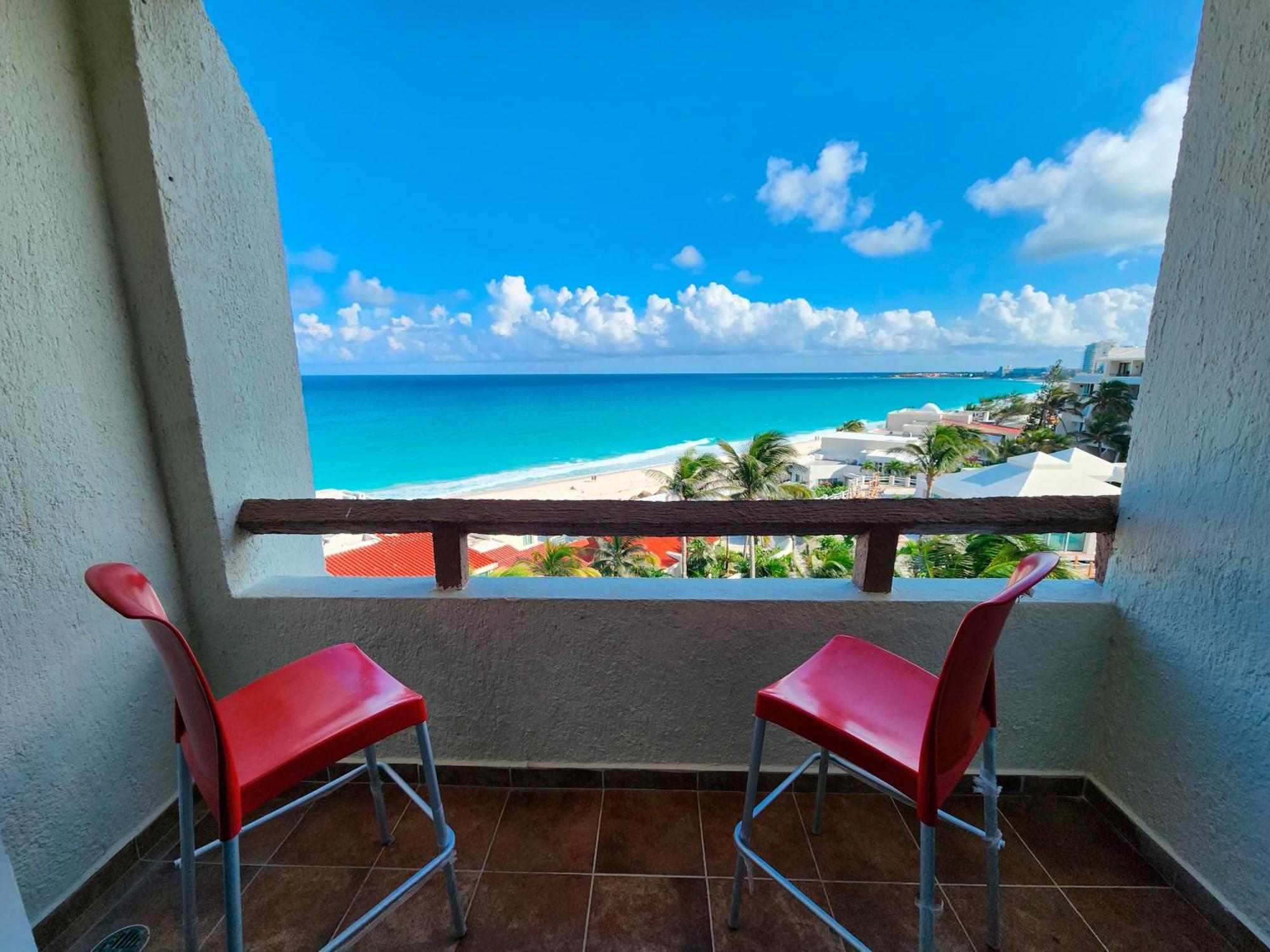 Beachfront Apartments Канкун Экстерьер фото