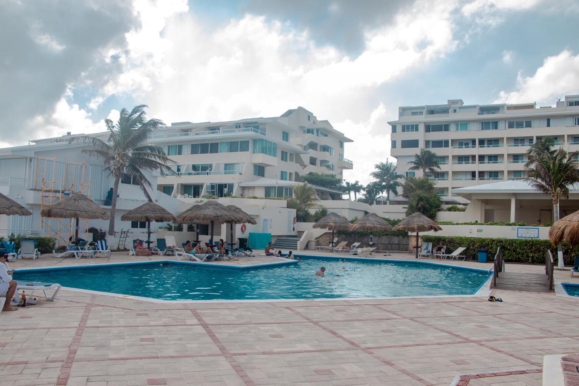 Beachfront Apartments Канкун Экстерьер фото